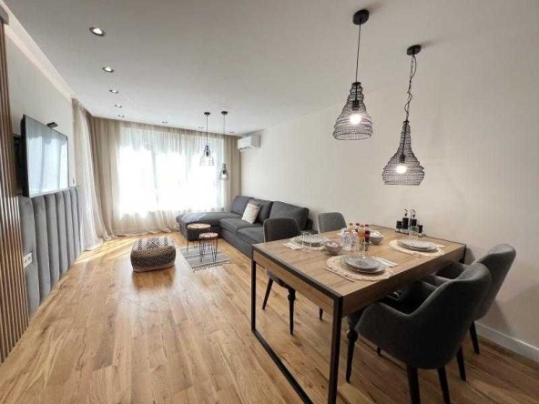 Дава се под наем Многостаен апартамент в Бургас, Център - 130 кв.м за 1250 € - Снимка #1