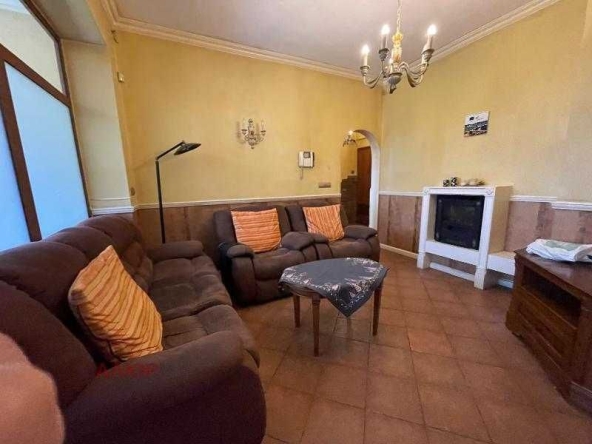 Дава се под наем Четиристаен апартамент в София, Център - 130 кв.м за 875 € - Снимка #1