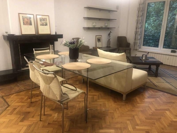 Дава се под наем Тристаен апартамент в София, Център - 90 кв.м за 860 € - Снимка #1