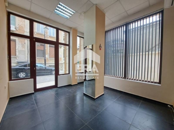 Дава се под наем Офис в Бургас, Център - 16 кв.м за 204 € - Снимка #1