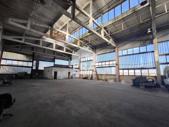 Дава се под наем Промишлена сграда в Хасково, Овчарски - 720 кв.м за 2203.2 € - Снимка #1