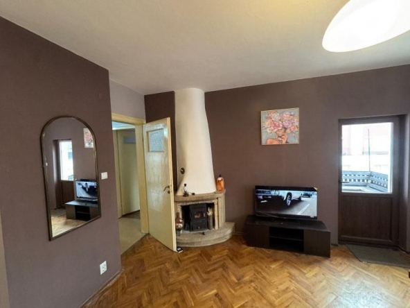 Дава се под наем Тристаен апартамент в София, Павлово - 140 кв.м за 818 € - Снимка #1