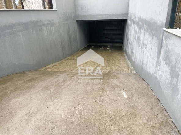 Дава се под наем Гараж / Паркомясто в Кърджали, Център - 23 кв.м за 61.2 € - Снимка #1