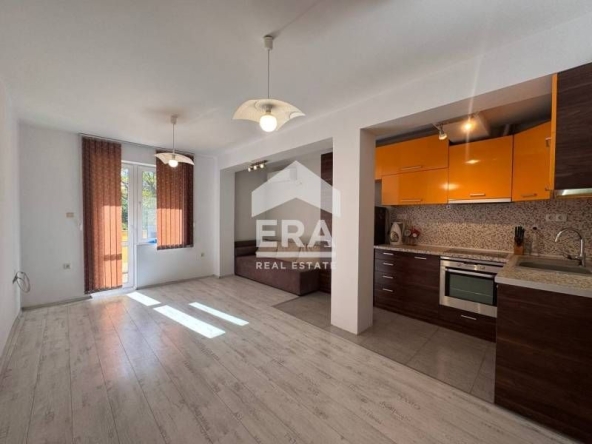 Тристаен апартамент в Варна, Аспарухово - 105 кв.м за 2000 €/кв.м - Снимка #1