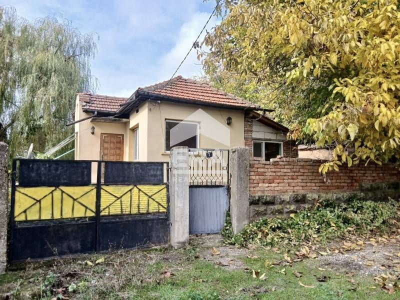Къща в с. Червена вода, Област Русе - 75 кв.м за 1000 €/кв.м - Снимка #1