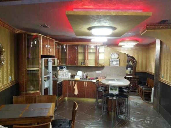 Дава се под наем Тристаен апартамент в София, Зона Б-18 - 150 кв.м за 1050 € - Снимка #1
