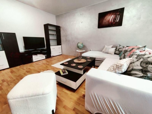 Дава се под наем Тристаен апартамент в София, Хладилника - 103 кв.м за 825 € - Снимка #1