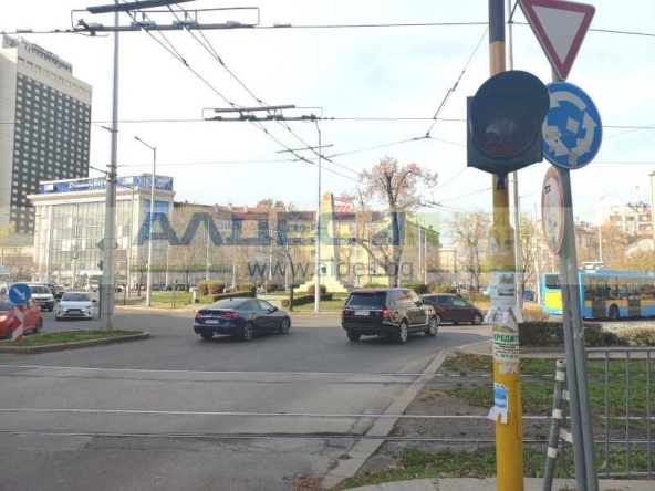 Дава се под наем Офис в София, Център - 108 кв.м за 950 € - Снимка #1