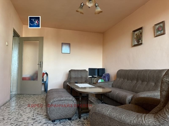 Тристаен апартамент в Плевен, Сторгозия - 96 кв.м за 1146 €/кв.м - Снимка #1