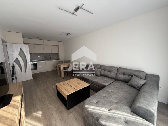 Дава се под наем Двустаен апартамент в Варна, Център - 75 кв.м за 650 € - Снимка #1