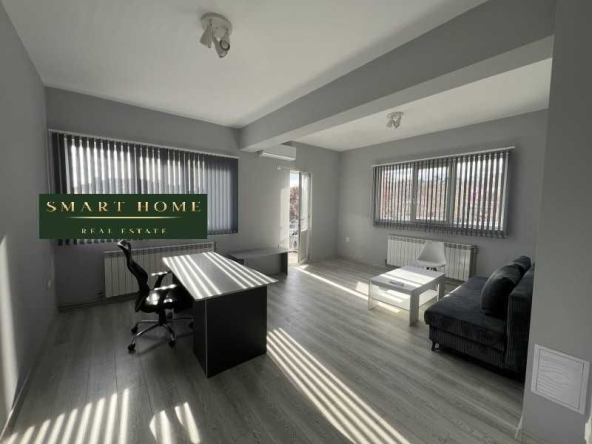 Дава се под наем Офис в Велико Търново, Център - 26 кв.м за 200 € - Снимка #1