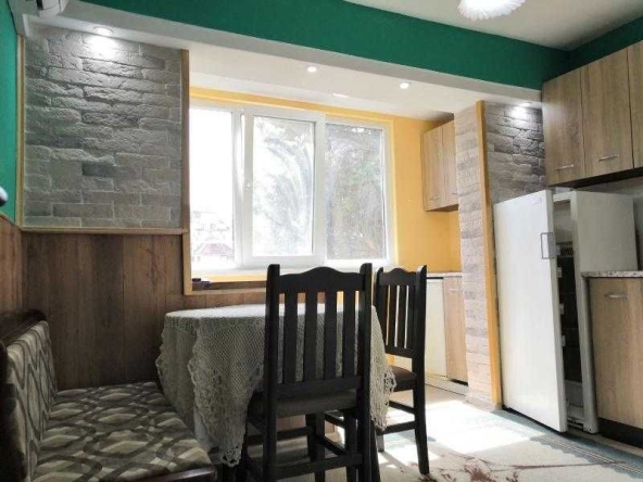 Дава се под наем Тристаен апартамент в Бургас, Изгрев - 65 кв.м за 433.5 € - Снимка #1