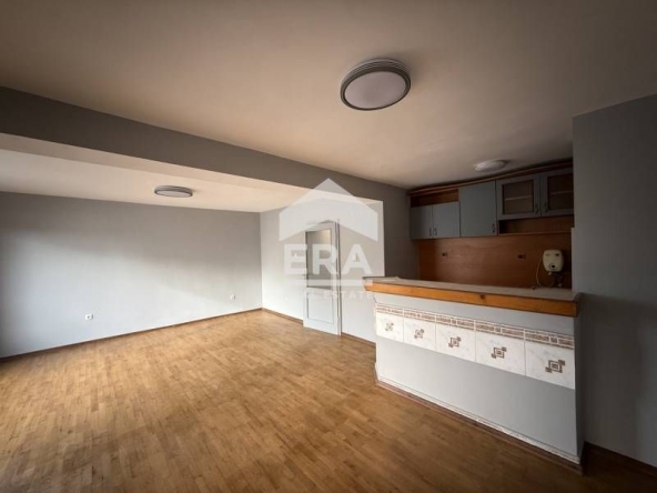Двустаен апартамент в Варна, Гранд Мол Варна - 64 кв.м за 2105 €/кв.м - Снимка #1