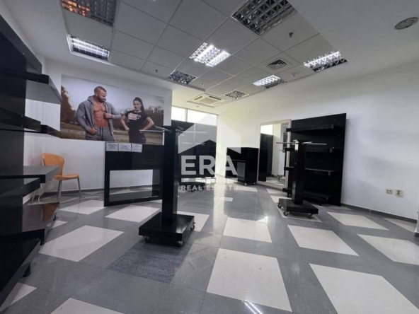 Дава се под наем Магазин в Силистра, Център - 40 кв.м за 256 € - Снимка #1