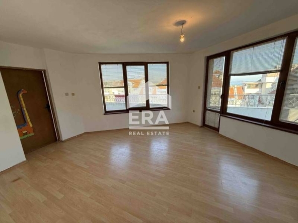 Тристаен апартамент в Бургас, Лазур - 92 кв.м за 1081 €/кв.м - Снимка #1