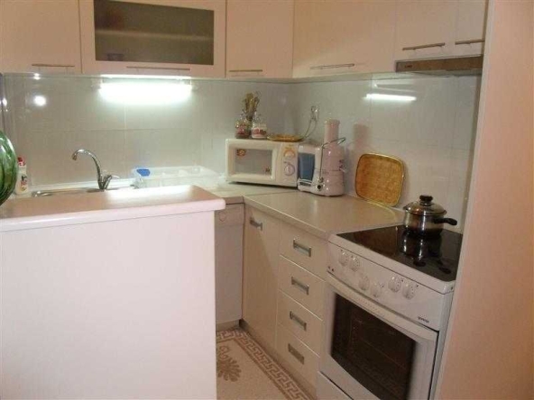 Дава се под наем Двустаен апартамент в Бургас, Център - 60 кв.м за 198.9 € - Снимка #1