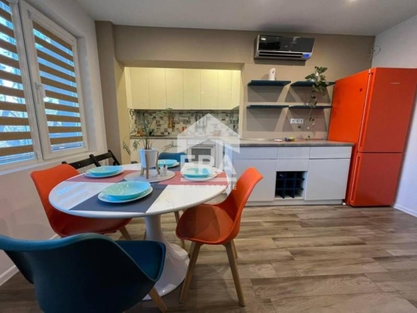 Дава се под наем Двустаен апартамент в Варна, Център - 60 кв.м за 747.66 € - Снимка #1