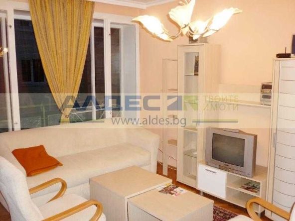 Дава се под наем Двустаен апартамент в София, Център - 75 кв.м за 598.23 € - Снимка #1