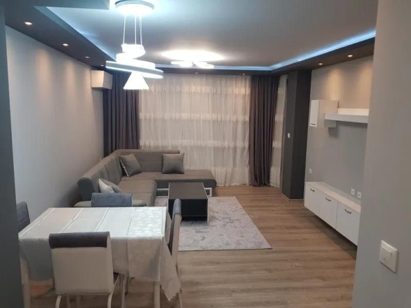 Дава се под наем Двустаен апартамент в Пловдив, Тракия - 78 кв.м за 483.48 € - Снимка #1
