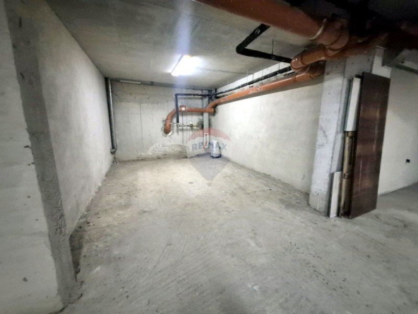 Гараж / Паркомясто в Варна, Зимно кино Тракия - 19 кв.м за 940 €/кв.м - Снимка #1