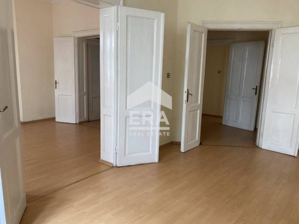 Тристаен апартамент в София, Център - 123 кв.м за 3163 €/кв.м - Снимка #1