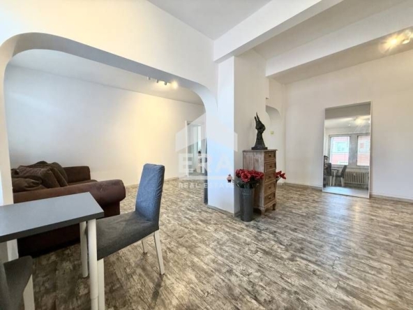 Дава се под наем Тристаен апартамент в София, Център - 80 кв.м за 1097.01 € - Снимка #1