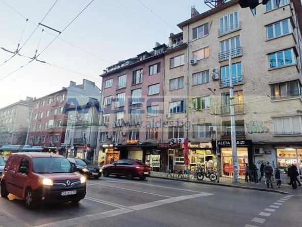 Дава се под наем Магазин в София, Център - 40 кв.м за 747.66 € - Снимка #1