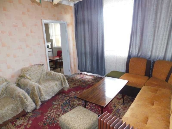 Двустаен апартамент в Търговище, Център - 60 кв.м за 2 €/кв.м - Снимка #1