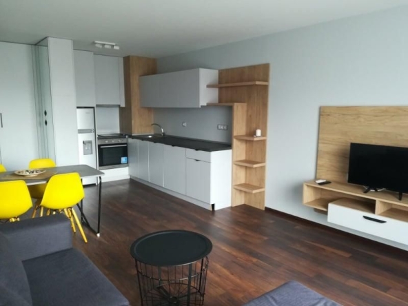 Дава се под наем Двустаен апартамент в София, Студентски град - 63 кв.м за 817.53 € - Снимка #1