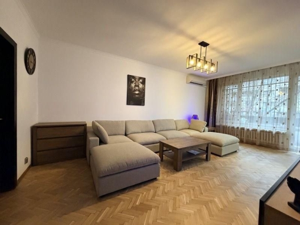 Дава се под наем Тристаен апартамент в София, Медицинска академия - 94 кв.м за 977.16 € - Снимка #1