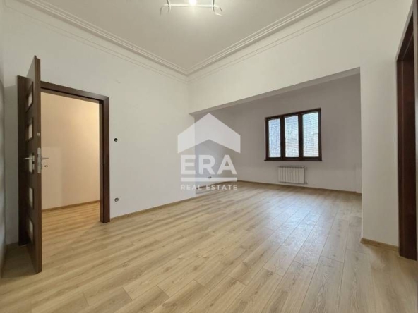 Двустаен апартамент в София, Център - 65 кв.м за 2197 €/кв.м - Снимка #1