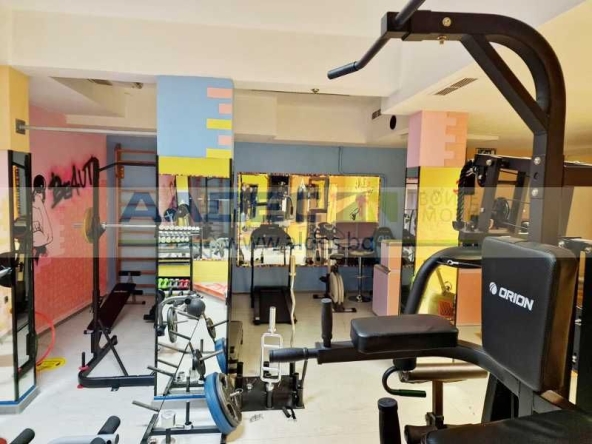 Дава се под наем Магазин в София, Гео Милев - 180 кв.м за 398.82 € - Снимка #1