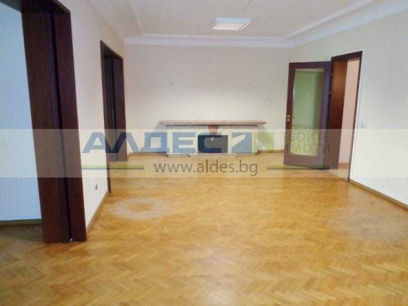 Дава се под наем Офис в София, Център - 215 кв.м за 1396.38 € - Снимка #1