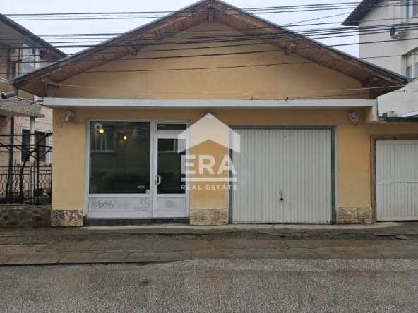 Дава се под наем Промишлена сграда в Ловеч, Център - 65 кв.м за 318.75 € - Снимка #1