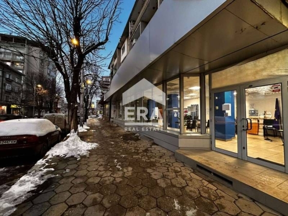 Офис в Плевен, Широк център - 272 кв.м за 722 €/кв.м - Снимка #1
