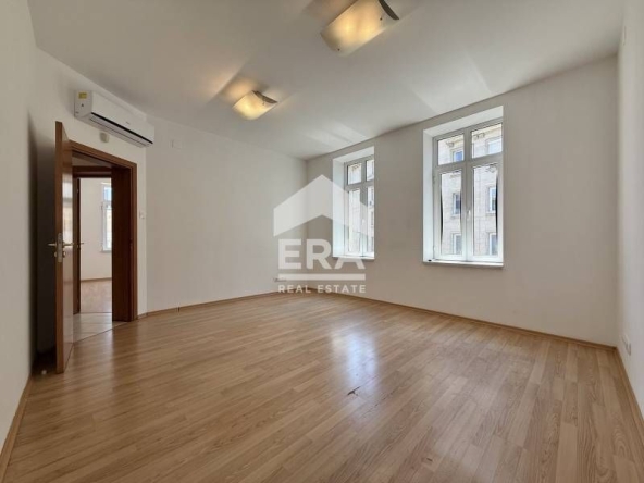 Дава се под наем Офис в София, Център - 116 кв.м за 1759.5 € - Снимка #1