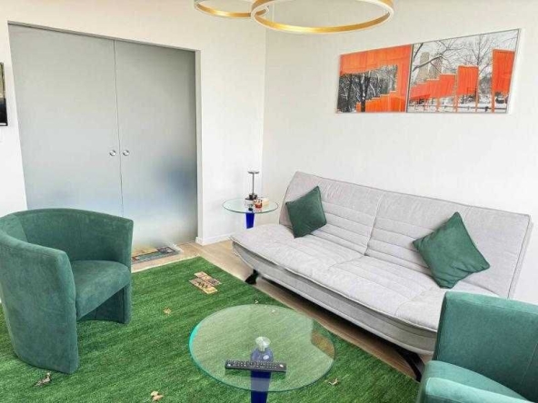 Дава се под наем Едностаен апартамент в Бургас, Център - 50 кв.м за 510 € - Снимка #1