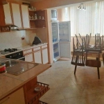 Дава се под наем Четиристаен апартамент в Бургас, Изгрев - 80 кв.м за 459 € - Снимка #1