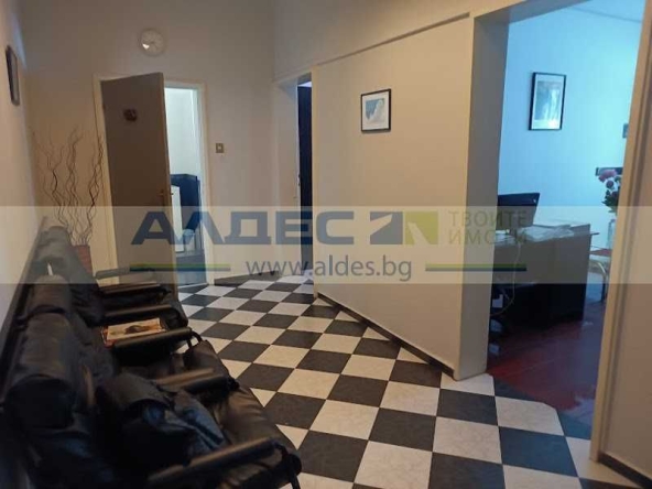 Тристаен апартамент в София, Център - 75 кв.м за 2618 €/кв.м - Снимка #1