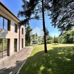 Дава се под наем Къща в София, Бояна - 658 кв.м за 9475.8 € - Снимка #1