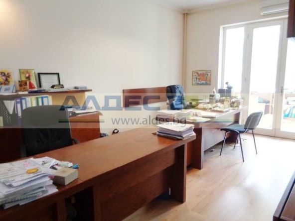 Дава се под наем Офис в София, Център - 164 кв.м за 1635.57 € - Снимка #1