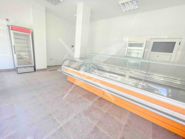 Магазин в Поморие - 50 кв.м за 561 €/кв.м - Снимка #1