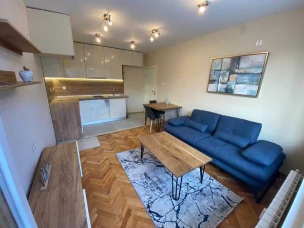 Дава се под наем Тристаен апартамент в София, Изток - 80 кв.м за 765 € - Снимка #1