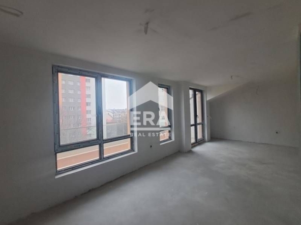 Четиристаен апартамент в Варна, Лятно кино Тракия - 148 кв.м за 1051 €/кв.м - Снимка #1