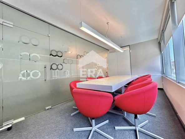 Дава се под наем Офис в София, Център - 135 кв.м за 3500 € - Снимка #1