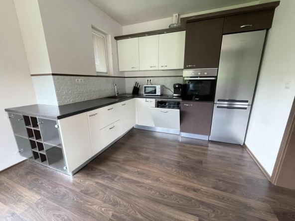 Дава се под наем Къща в Варна, Виница - 120 кв.м за 1595.79 € - Снимка #1