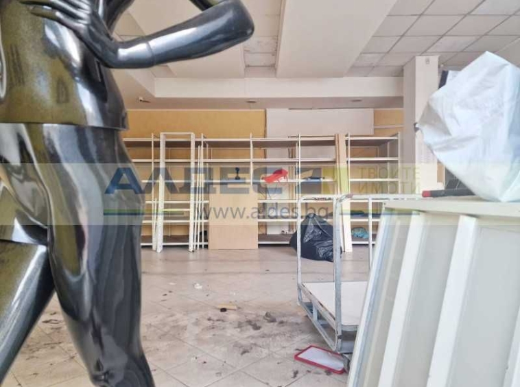Дава се под наем Магазин в София, Център - 40 кв.м за 359.04 € - Снимка #1