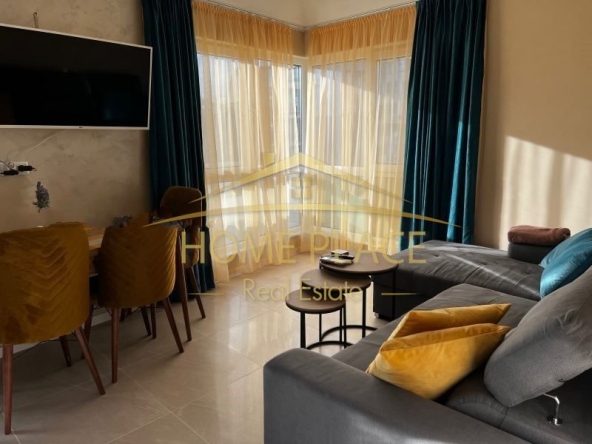 Дава се под наем Тристаен апартамент в Варна, Център - 73 кв.м за 767.55 € - Снимка #1