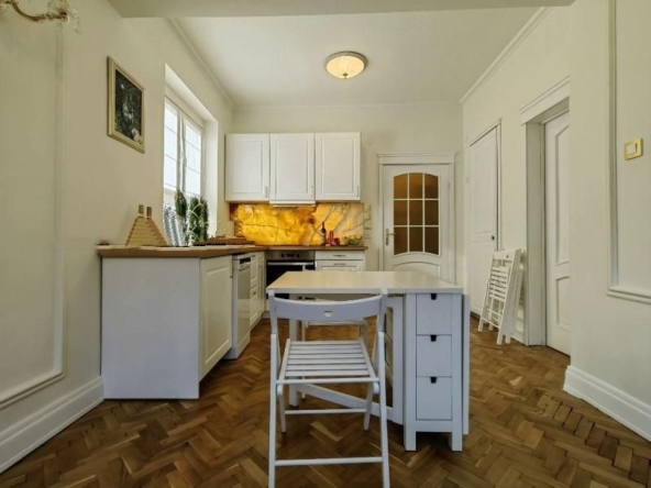 Дава се под наем Тристаен апартамент в София, Център - 75 кв.м за 1077.12 € - Снимка #1