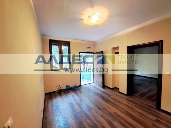 Дава се под наем Къща в София, Лозенец - 210 кв.м за 2493.39 € - Снимка #1